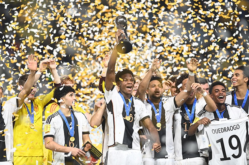 Selebrasi Timnas Jerman Angkat Trofi Piala Dunia U-17 - Bagian 1