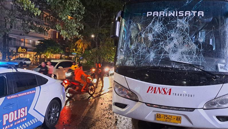 Kericuhan Meluas di Luar Stadion Jatidiri, 5 Bus Suporter Sleman Dirusak, Sopir Dijarah