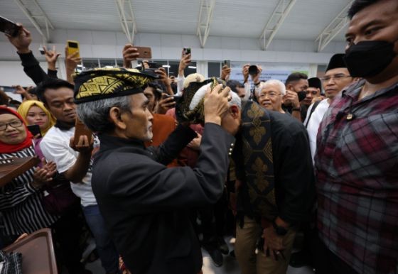 Intip Foto-Foto Tokoh Adat Sasak Dan Warga Lombok Sambut Ganjar Gegap ...