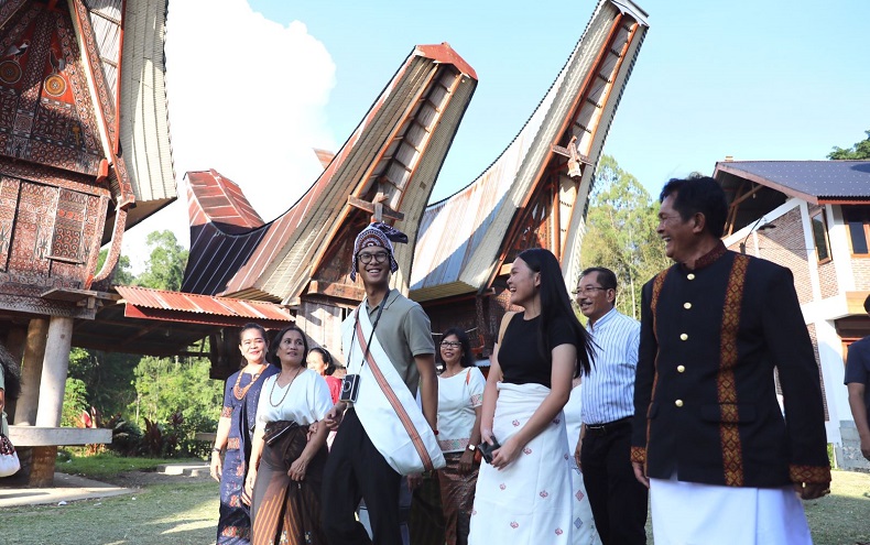 Alam Ganjar Disambut Hangat Masyarakat Toraja, Diteriaki Ganjar Presiden 