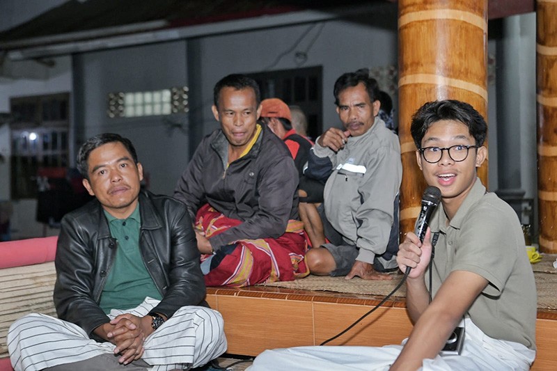 Momen Alam Ganjar Nikmati Kebersamaan di Toraja, Dialog dengan Warga hingga Antar Anak SD Bersekolah - Bagian 2