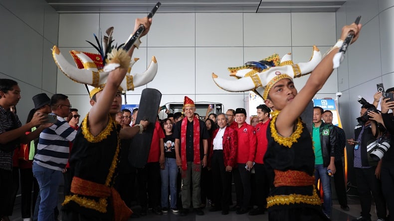 Ganjar Disambut Antusias di Palu Sulteng, Warga: Selamat Datang Orang Baik dan Peduli pada Kemanusiaan!