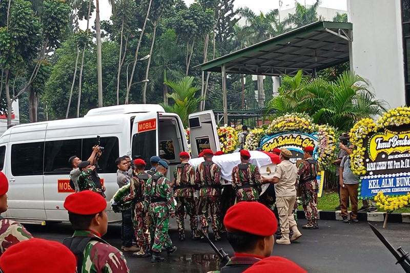 Jenazah Doni Monardo Dibawa dari Markas Kopassus ke TMP Kalibata - Bagian 2