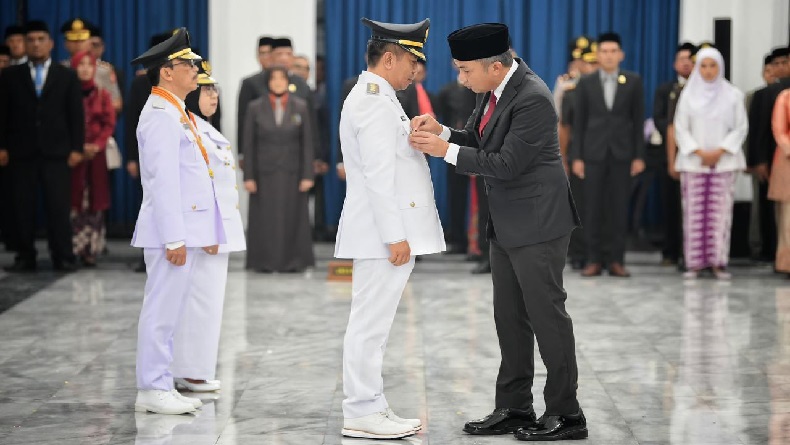 Aep Syaepuloh Dilantik Jadi Bupati Karawang, Iip Hidajat Kuningan dan Ida Wahida Wali Kota Banjar