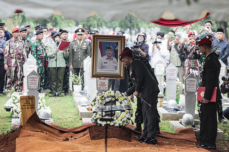 Suasana Pemakaman Letjen TNI Purn Doni Monardo di TMP Kalibata - Bagian 6