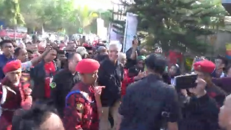 Ratusan Emak-emak Ikut Lari Pagi Bersama Ganjar Pranowo di Kendari