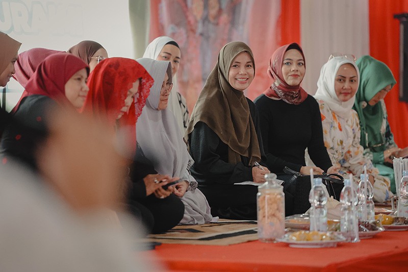 Siti Atikoh Awali Safari di Jabar dengan Menyapa Ratusan Emak-Emak Cianjur - Bagian 4