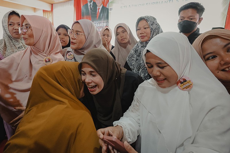 Siti Atikoh Awali Safari di Jabar dengan Menyapa Ratusan Emak-Emak Cianjur - Bagian 1