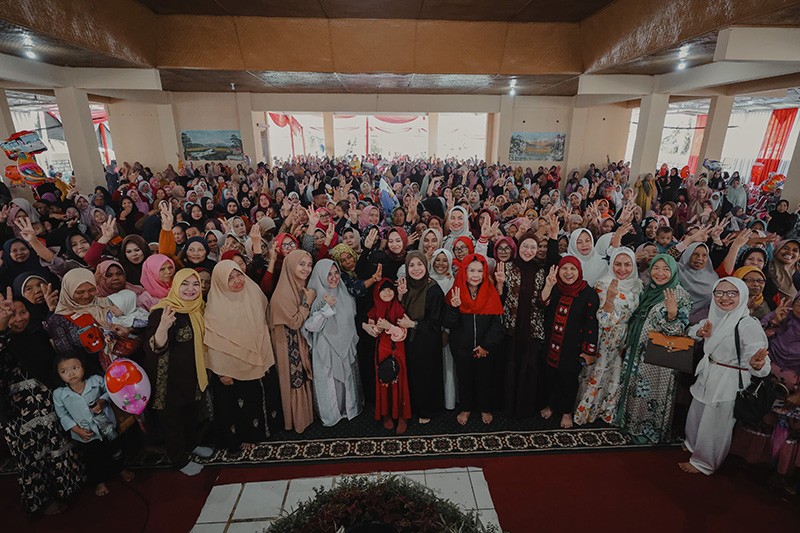 Siti Atikoh Awali Safari di Jabar dengan Menyapa Ratusan Emak-Emak Cianjur - Bagian 3