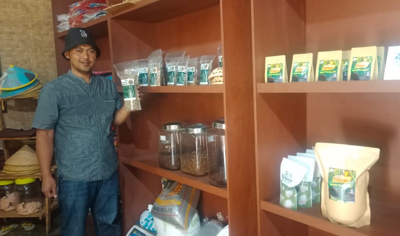 Bersama BRI, Adi Ahmad Tingkatkan Produksi Kopi Akar Wangi hingga 2 Kuintal