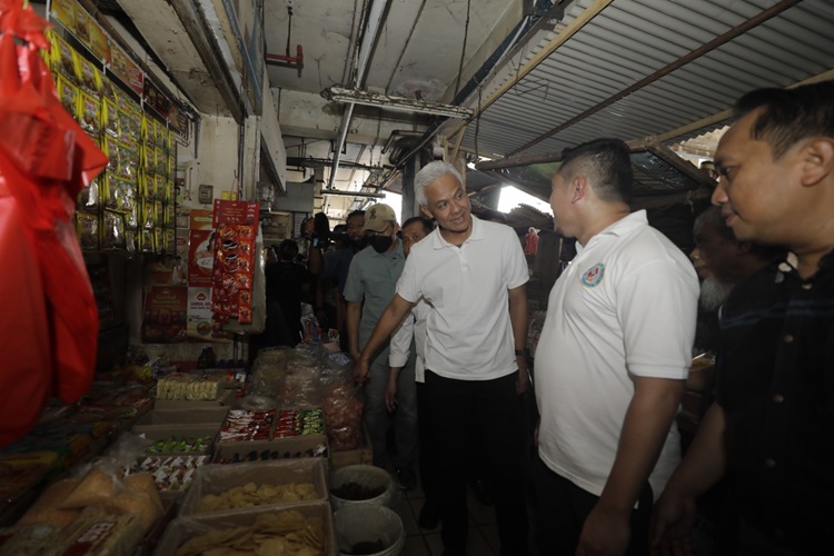 Diskusi dengan Pedagang di Balikpapan, Ganjar: Sistem Pengendalian Harga di Pasar saat Ini Liberal