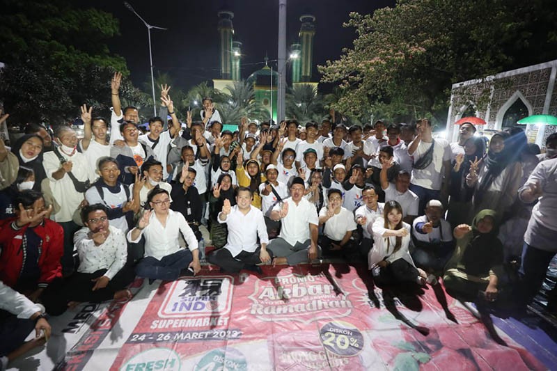 HT Menikmati Suasana Malam Sambil Santap Sate Padang di Alun-Alun Kota Bekasi - Bagian 2
