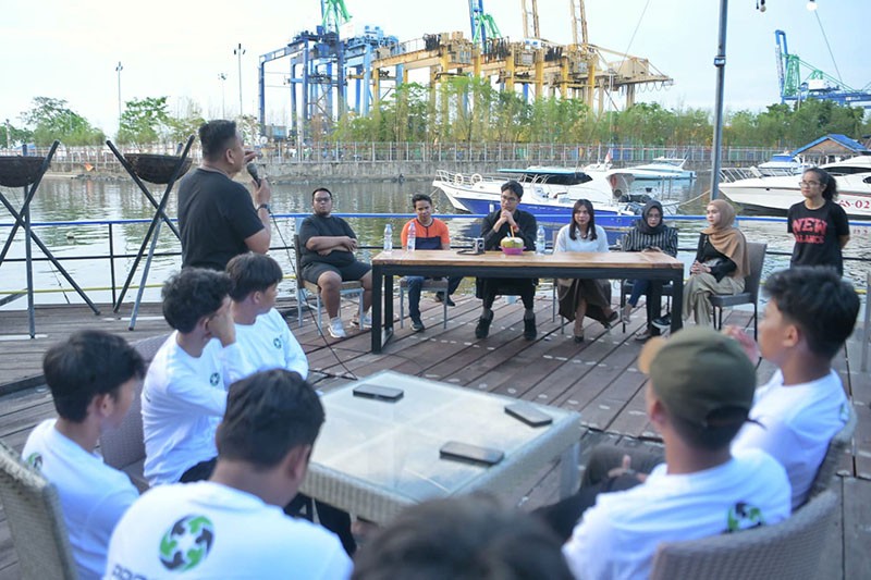 Alam Ganjar Tampung Aspirasi saat Kumpul Bersama Relawan di Makassar - Bagian 2