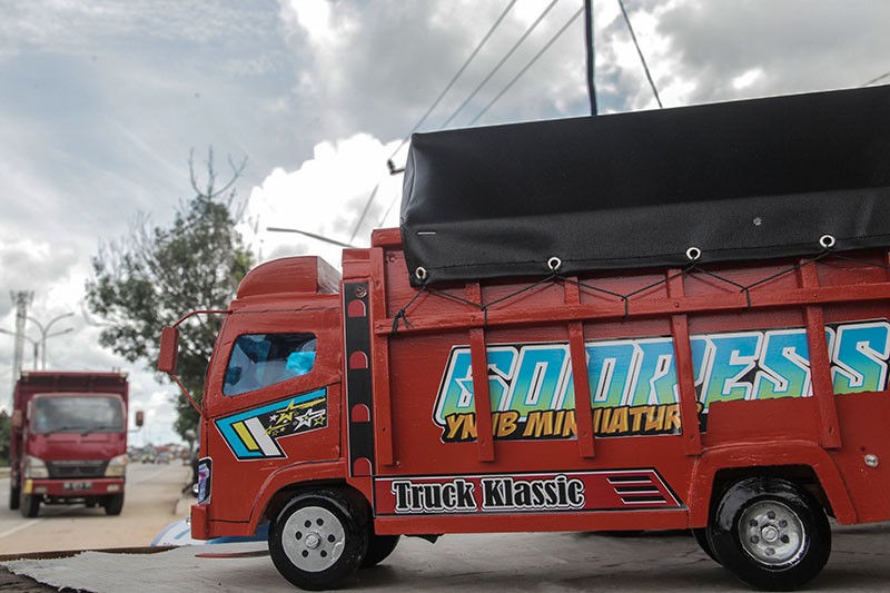 Pedagang Miniatur Truk Eksis di Tengah Gempuran Mainan Plastik Asal China - Bagian 3