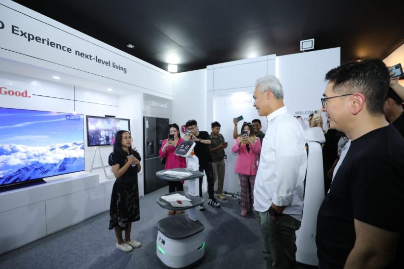 Ganjar Pranowo Kunjungi Rumah Teknologi di IKN - Bagian 3