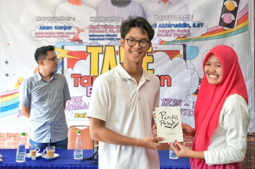 Alam Ganjar Ajak Generasi Muda Bone Tingkatkan Soft Skill - Bagian 1