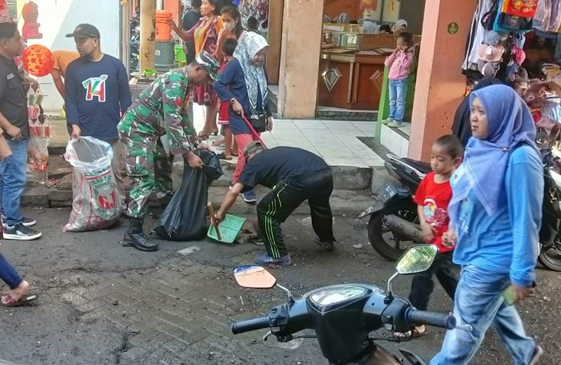 Laksanakan Arahan KSAD, Kodim 0606/Kota Bogor Bersihkan Sampah Cegah Bencana Alam - Bagian 2