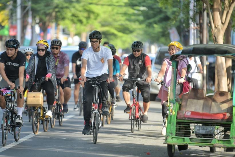 Bareng Komunitas Sepeda Makassar, Alam Ganjar: Olahraga Turut Pacu SDM Unggul - Bagian 4