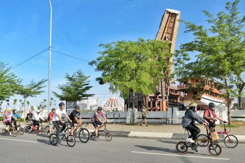 Bareng Komunitas Sepeda Makassar, Alam Ganjar: Olahraga Turut Pacu SDM Unggul - Bagian 3