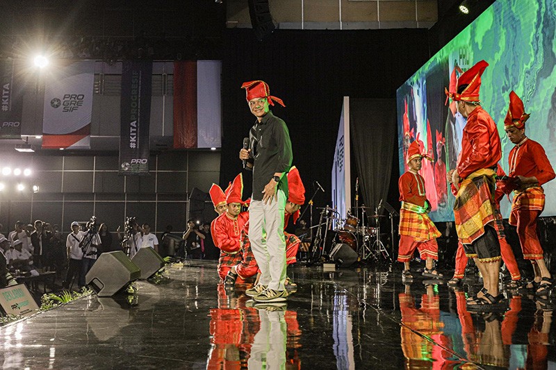 Ganjar Pranowo Hadir di Deklarasi Program Gotong Royong untuk Ekonomi Sejahtera dan Inklusif - Bagian 2