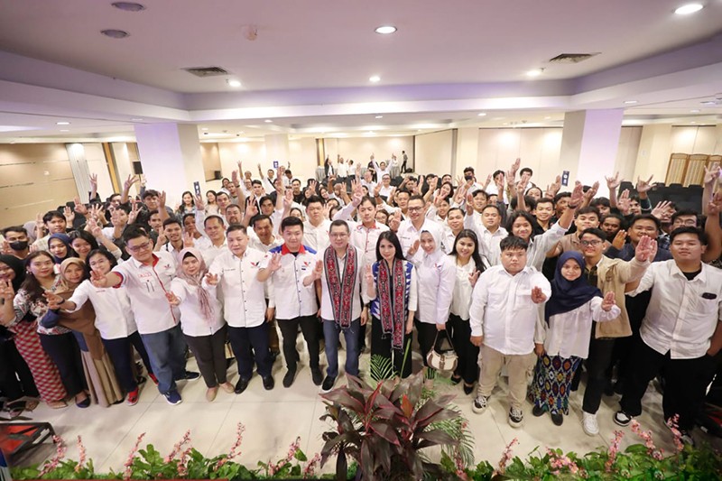 HT Bakar Semangat Relawan Milenial Ganjar-Mahfud Kota Pontianak - Bagian 3