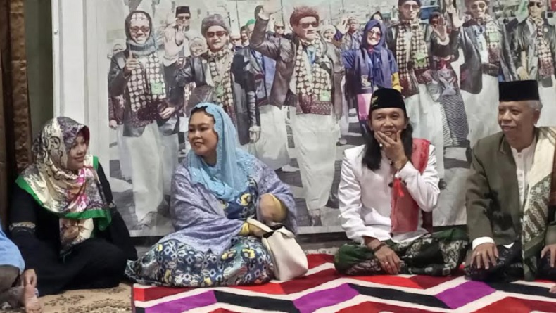 title Silaturahmi Kebangsaan di Ponpes Qashrul Arifin Sleman, Yenny Wahid Disambut Lantunan Selawat Silaturahmi Kebangsaan di Ponpes Qashrul Arifin Sleman, Yenny Wahid Disambut Lantunan Selawat