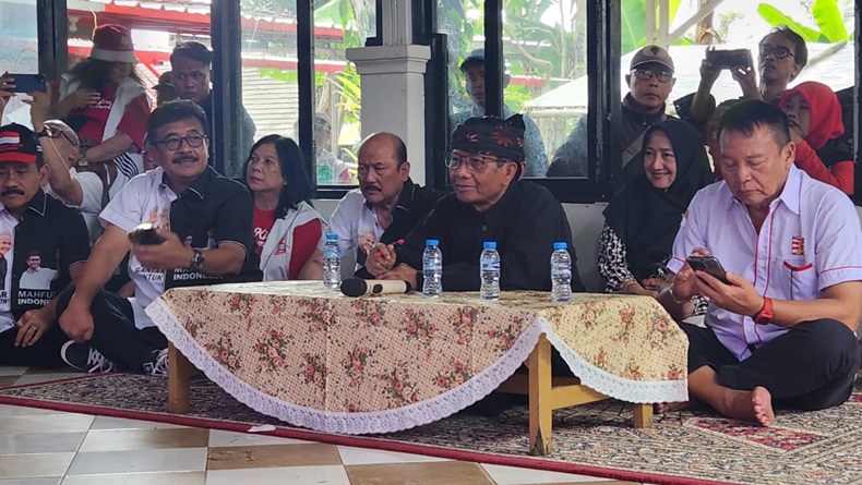 Petani di KBB Curhat Mahalnya Alat Pertanian, Mahfud MD Siapkan Solusi