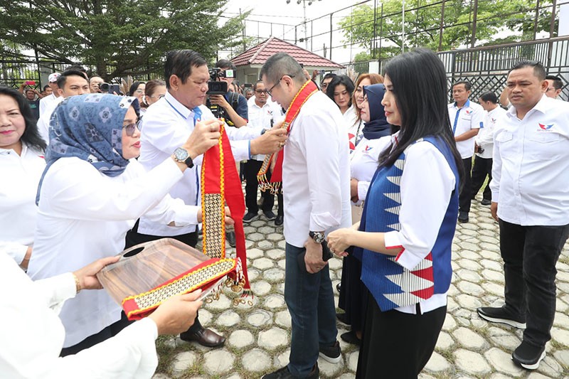HT Menyapa Masyarakat Kalteng di Bazar Sembako Murah dan Pemeriksaan Kesehatan Gratis Partai Perindo - Bagian 4
