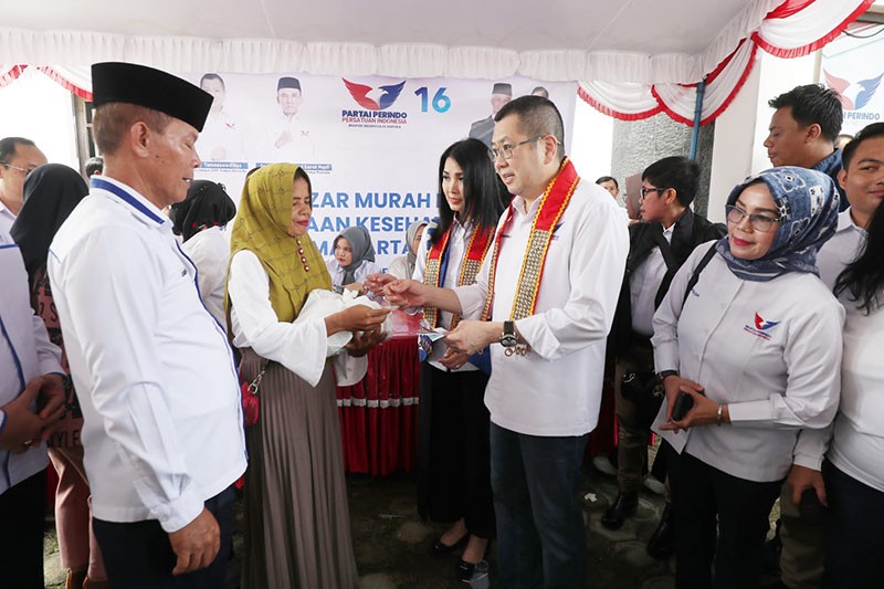 HT Menyapa Masyarakat Kalteng di Bazar Sembako Murah dan Pemeriksaan Kesehatan Gratis Partai Perindo - Bagian 1