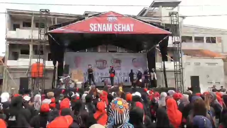 title Sosialisasikan Ganjar-Mahfud, Emak-emak dari Bandung dan Sumedang Senam Bersama Sosialisasikan Ganjar-Mahfud, Emak-emak dari Bandung dan Sumedang Senam Bersama
