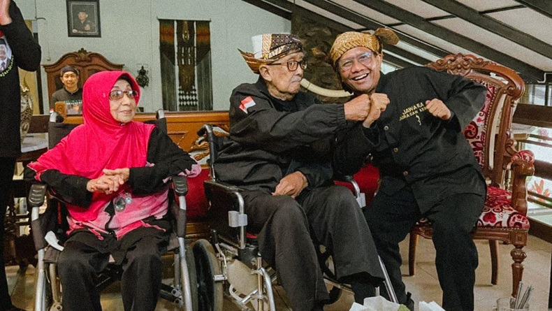 Mahfud MD Sowan ke Sesepuh Jawa Barat, Solihin GP Titip Persatuan Bangsa