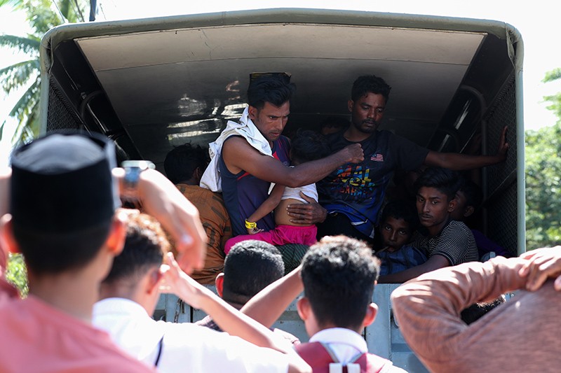 Penolakan Imigran Rohingya Mengungsi di Aceh Meluas - Bagian 2