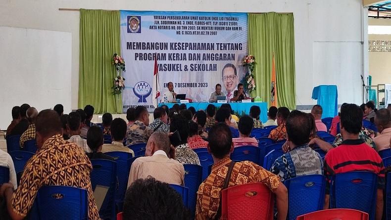 title Caleg DPR dari Partai Perindo Karolus Karni Lando Isi Materi di Hadapan Ratusan Guru dan Kepsek Ende Caleg DPR dari Partai Perindo Karolus Karni Lando Isi Materi di Hadapan Ratusan Guru dan Kepsek Ende