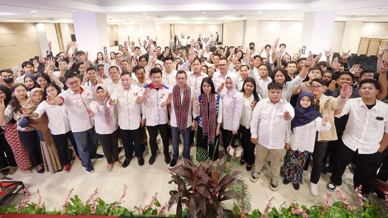 title Diskusi Bersama Relawan di Pontianak, HT Paparkan Alasan Ganjar-Mahfud Patut Dipilih Diskusi Bersama Relawan di Pontianak, HT Paparkan Alasan Ganjar-Mahfud Patut Dipilih