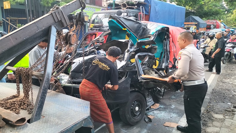 Kecelakaan Pikap vs Truk di Malang Hari Ini, 1 Penumpang Tewas