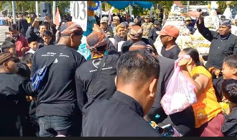 Heboh Ribuan Warga Blora Berebut Puluhan Gunungan, Ada Anak Sakit Langsung Sembuh 