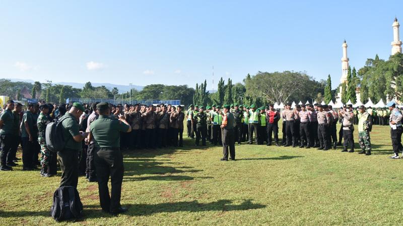 title 2.798 Personel Gabungan Siap Amankan Kunjungan Kerja Presiden Jokowi di Pekalongan 2.798 Personel Gabungan Siap Amankan Kunjungan Kerja Presiden Jokowi di Pekalongan