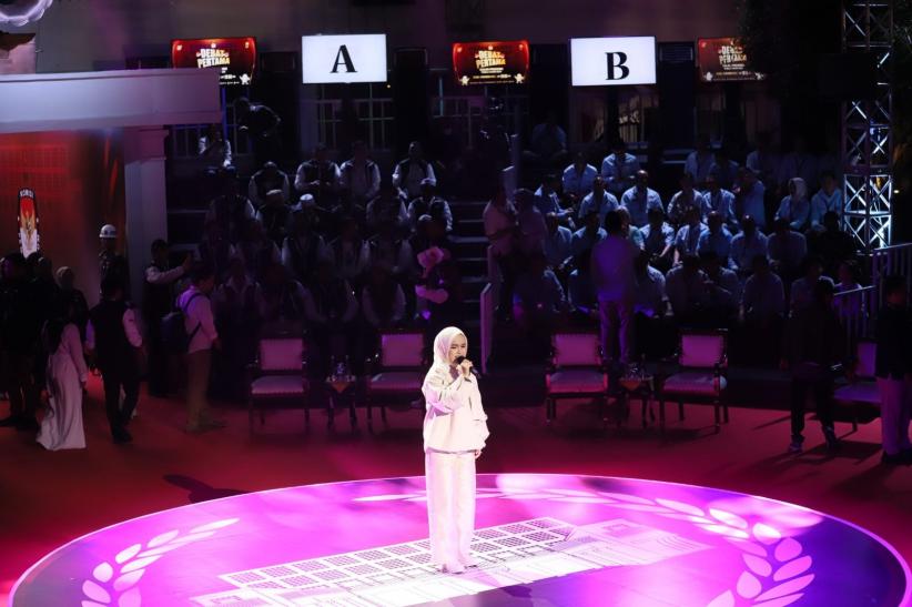 Dewi Gita dan Putri Ariani Tampil Mengisi Acara Debat Capres  - Bagian 4