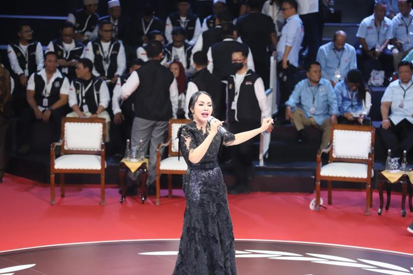 Dewi Gita dan Putri Ariani Tampil Mengisi Acara Debat Capres  - Bagian 3