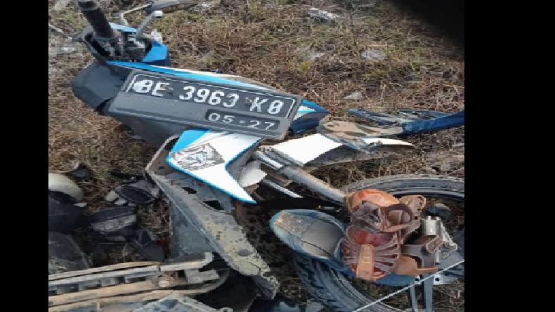 title Kecelakaan Tragis Pasutri Tunawicara Tertabrak Kereta Api di Tanjung Raja Giham, Istri Tewas Kecelakaan Tragis Pasutri Tunawicara Tertabrak Kereta Api di Tanjung Raja Giham, Istri Tewas