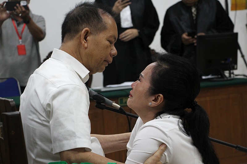 Tampang Mantan Bupati Kapuas dan Istri Kompak Dipenjara karena Korupsi - Bagian 2