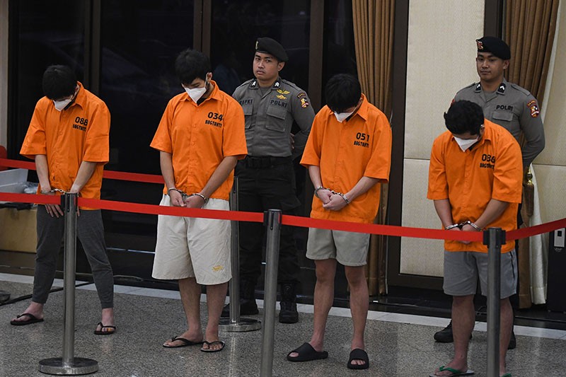 Penampakan Tersangka Kasus Judi Online Sepak Bola - Bagian 1