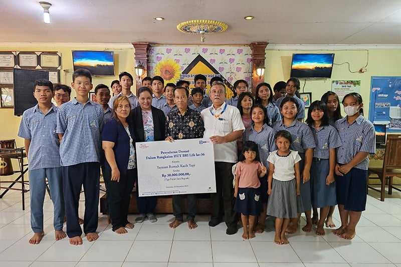 BRI Life Salurkan Donasi ke Berbagai Panti Asuhan di Pulau Jawa dan Bali  - Bagian 3
