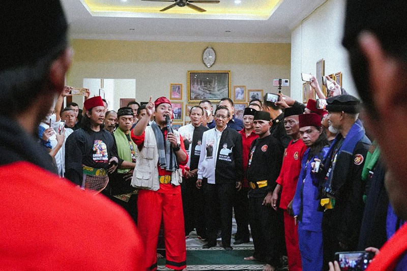 Tegas dan Berani, Mahfud MD Didapuk sebagai Warga Kehormatan Jawara Pantura Banten - Bagian 4