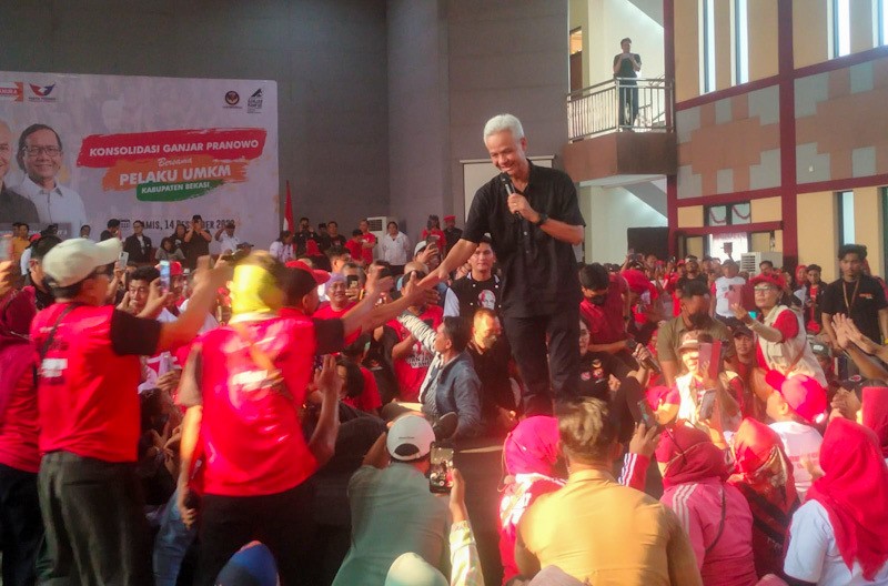 Ribuan Masyarakat Bekasi Sambut Capres Ganjar Pranowo - Bagian 2