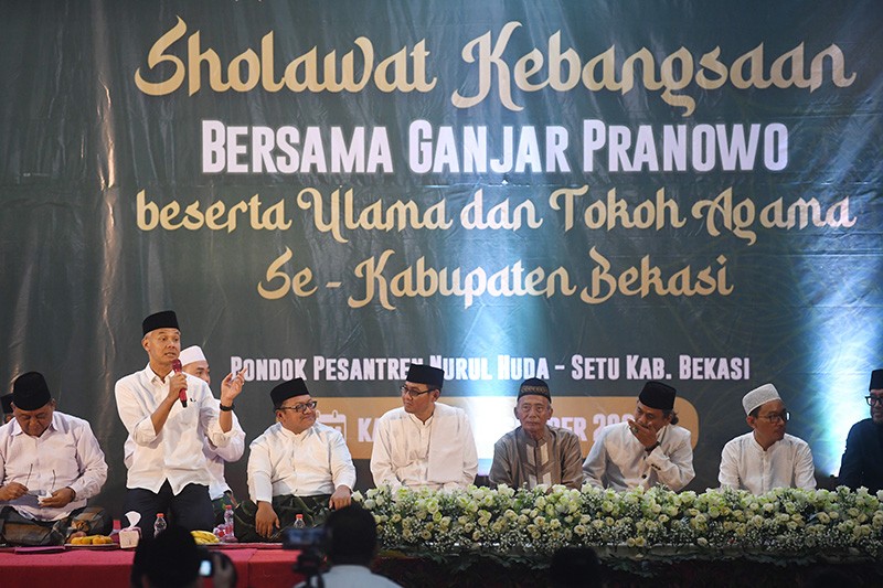 Santri hingga Ulama se-Kabupaten Bekasi Hadiri Sholawat Kebangsaan bersama Ganjar  - Bagian 1