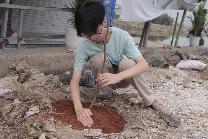 Mahasiswa Peduli Kampung Nelayan, Tanam Pohon dan Renovasi Saung Edukasi - Bagian 2