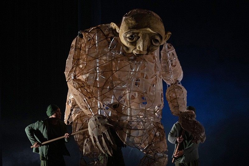 Pertunjukan Boneka Kertas Raksasa Kolaborasi Mahasiswa ISI dan Seniman Singapura - Bagian 2