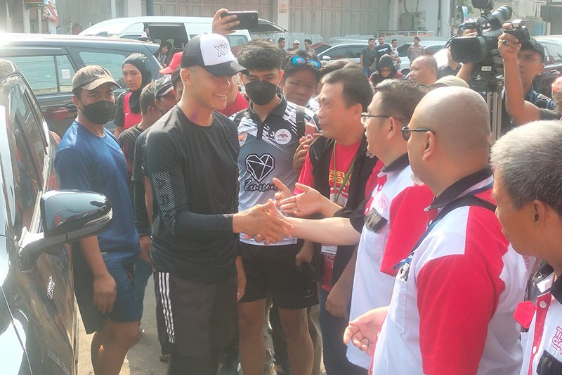 Capres Ganjar Pranowo Ditemani Siti Atikoh Temui Relawan di Karawang - Bagian 3