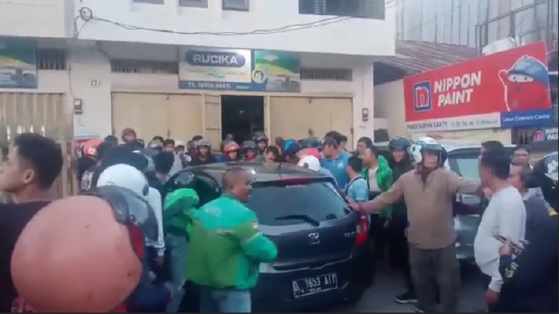 Kecelakaan di Makassar, Mobil Honda Brio Tabrak Pemotor Perempuan hingga Tewas